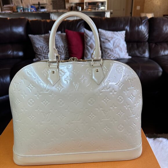 Authentic Louis Vuitton Monogram Vernis Blanc Corail Alma GM Satchel - Picture 6 of 16